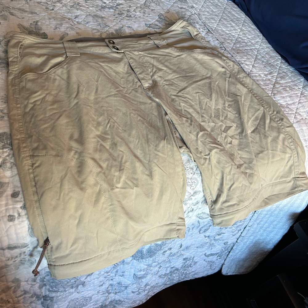 COLUMBIA WOMENS OMNI SHADE SHORTS SIZE 12